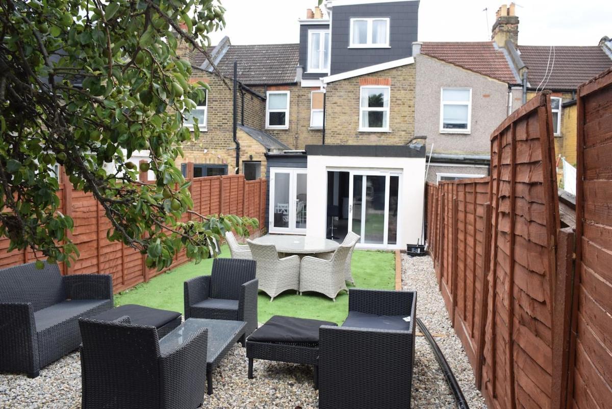 Apartment 7 Bedroom, 3 Bathrooms, Garden, 20 Mins To Centre *