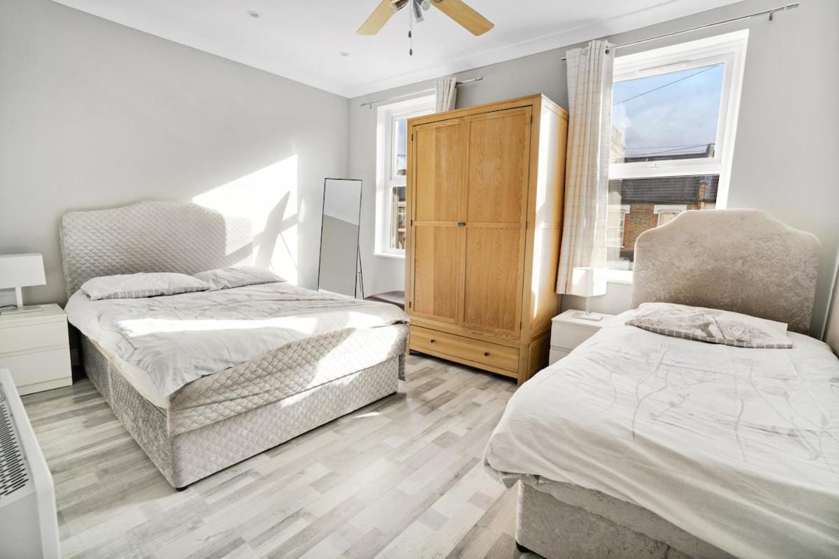 7 Bedroom, 3 Bathrooms, Garden, 20 Mins To Centre Apartment