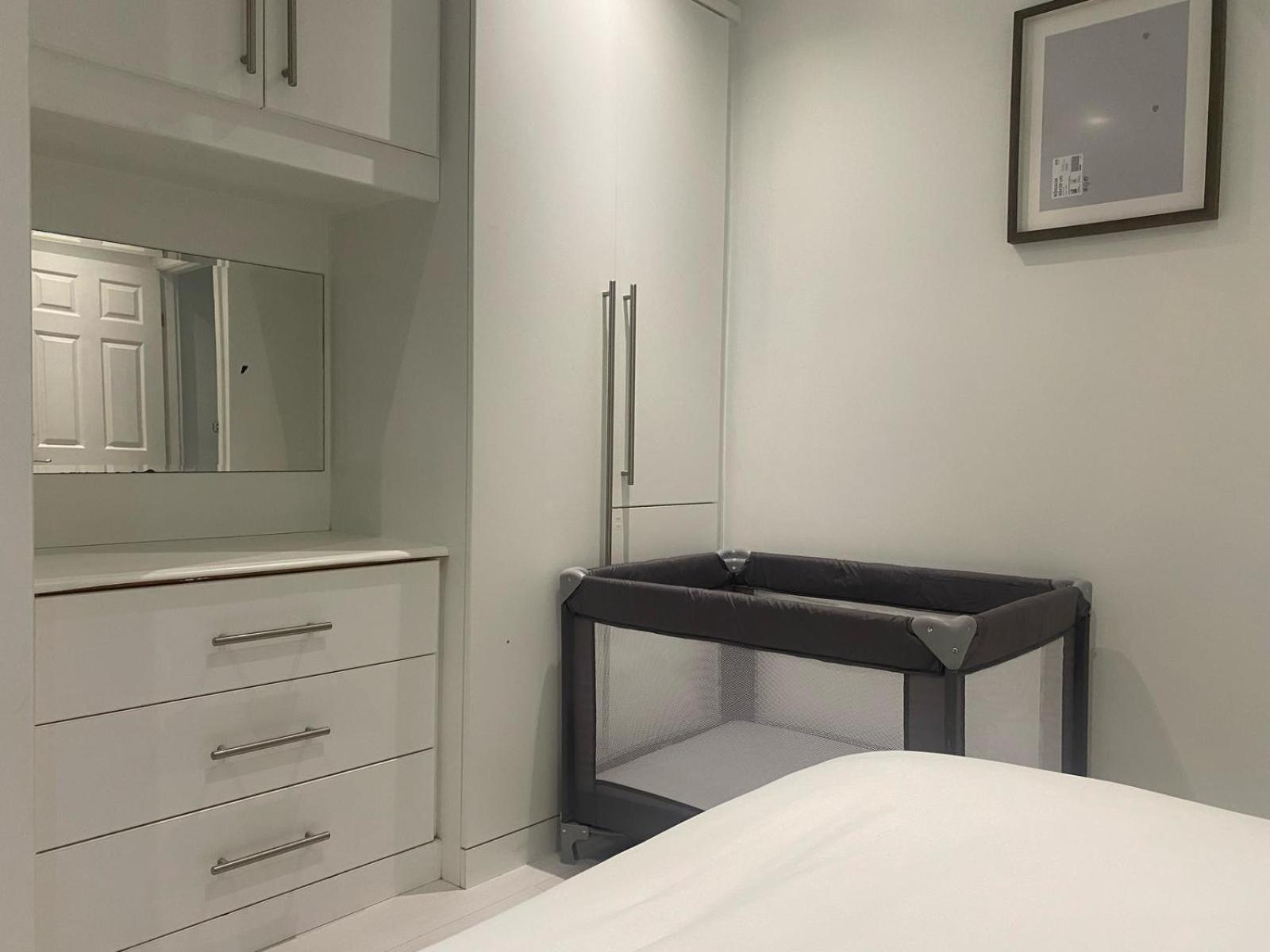 Modern, Cozy 3-bed House In Perfect For Families, Contractors And Groups! Apartment London
