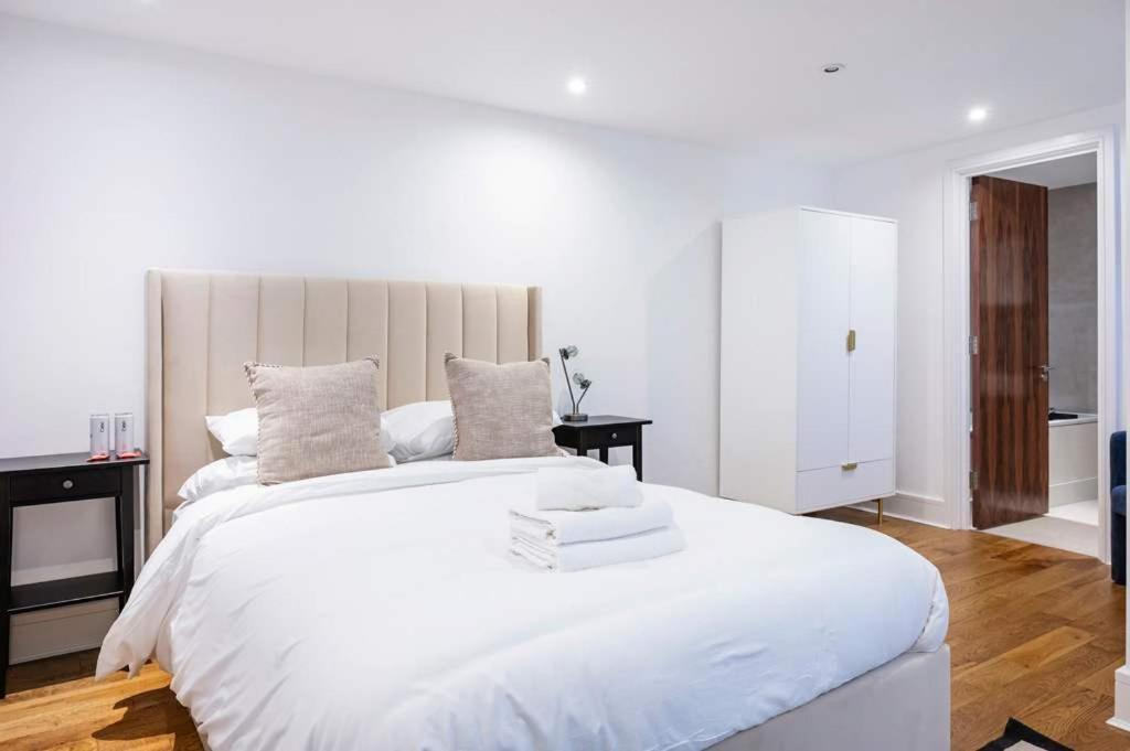 The Urban Minimalist- Notting Hill 2 Bed Apartment