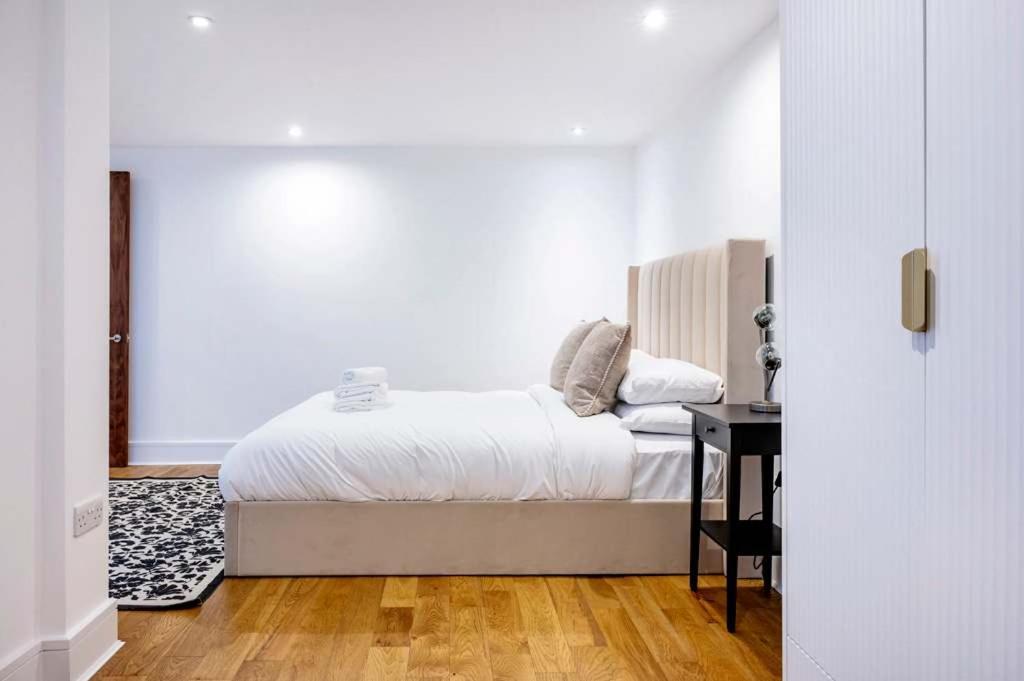 The Urban Minimalist- Notting Hill 2 Bed Apartment