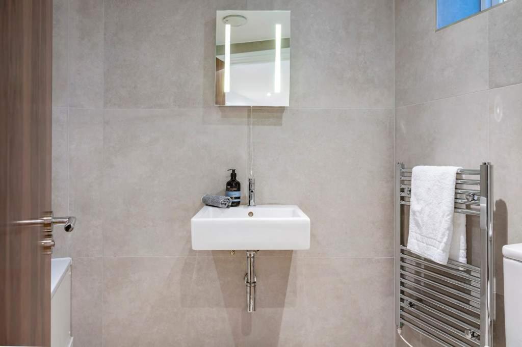 Apartment The Urban Minimalist- Notting Hill 2 Bed *