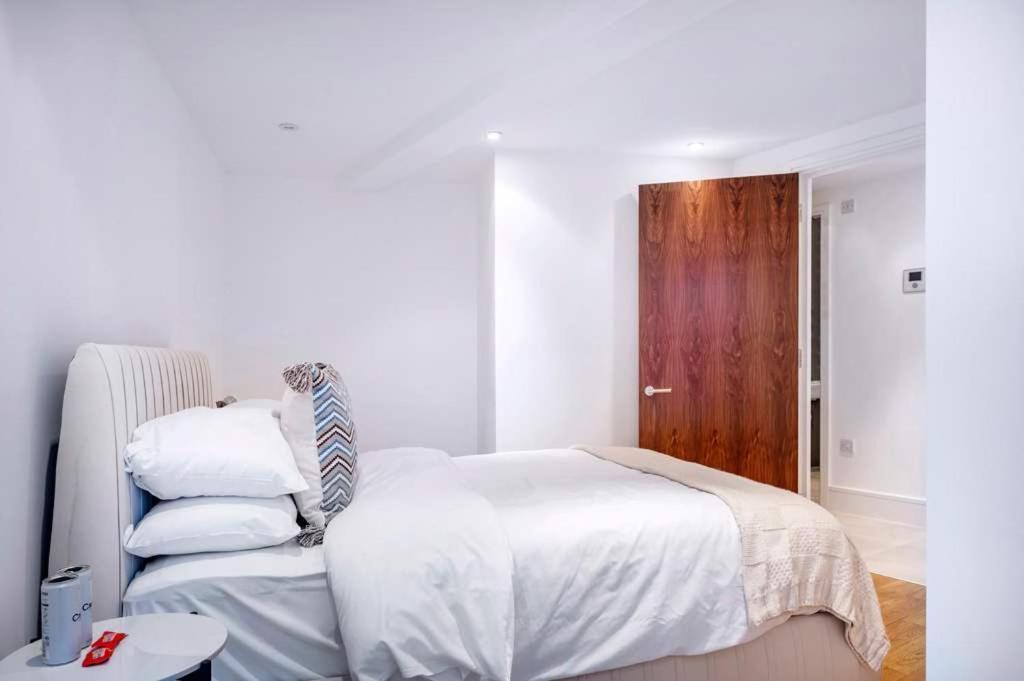 The Urban Minimalist- Notting Hill 2 Bed Apartment London