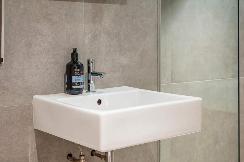 Apartment The Urban Minimalist- Notting Hill 2 Bed London