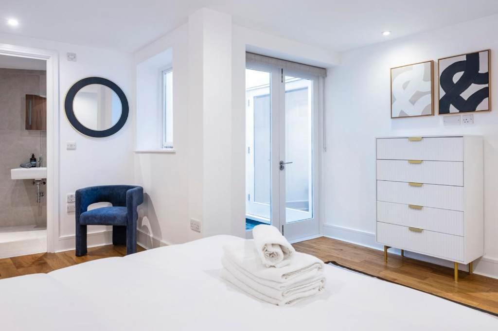 The Urban Minimalist- Notting Hill 2 Bed *