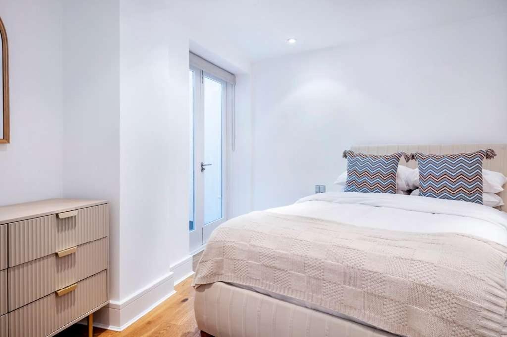 The Urban Minimalist- Notting Hill 2 Bed