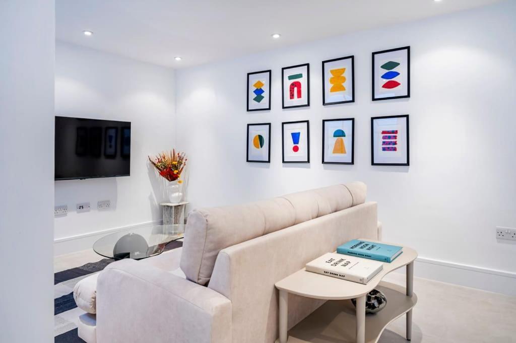 The Urban Minimalist- Notting Hill 2 Bed Apartment