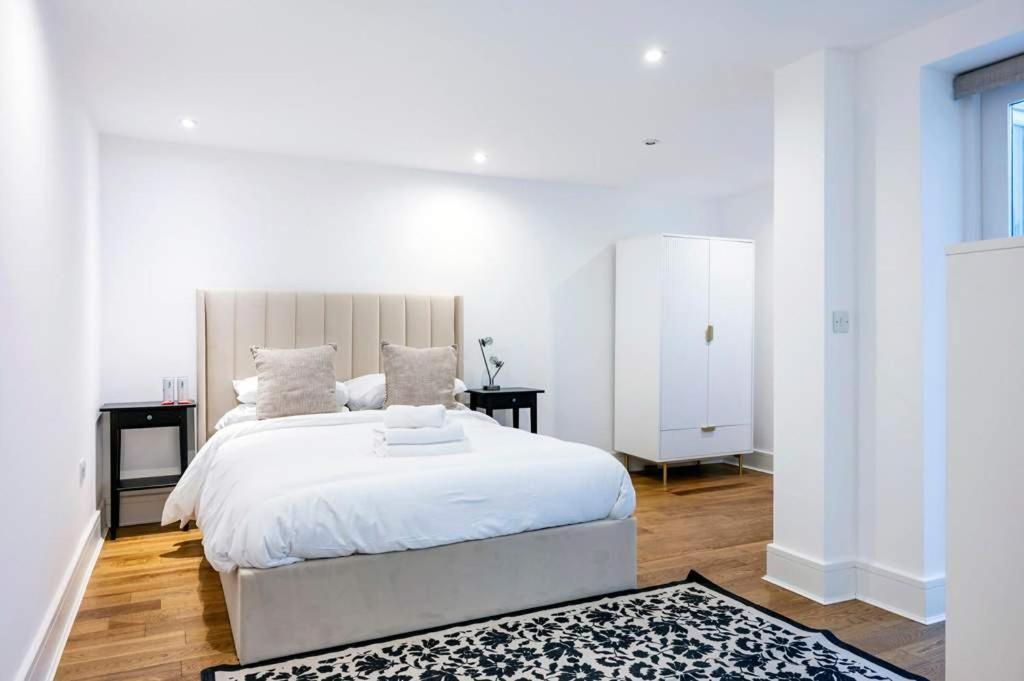 The Urban Minimalist- Notting Hill 2 Bed London