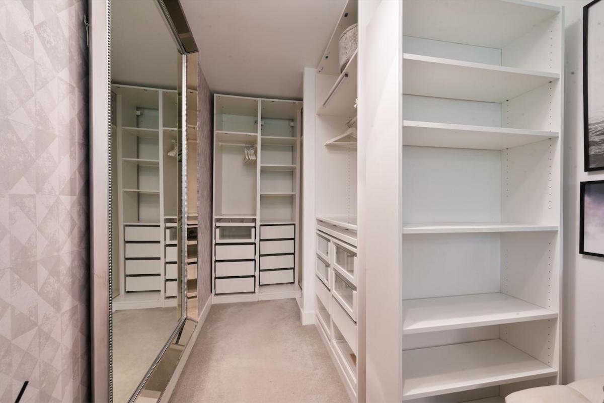 Luxury Boutique Designer Apartment- Tube Access- Zone 1 *