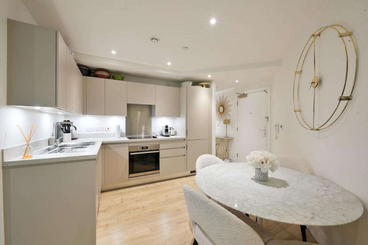 Apartment Luxury Boutique Designer Apartment- Tube Access- Zone 1 London