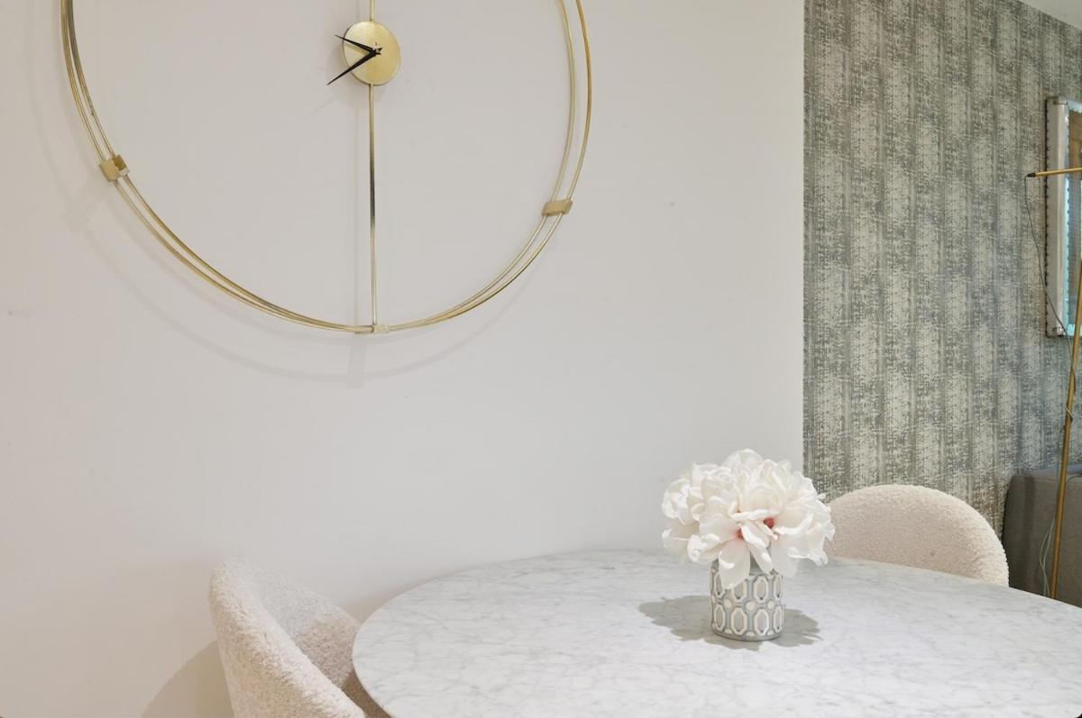 Apartment Luxury Boutique Designer Apartment- Tube Access- Zone 1
