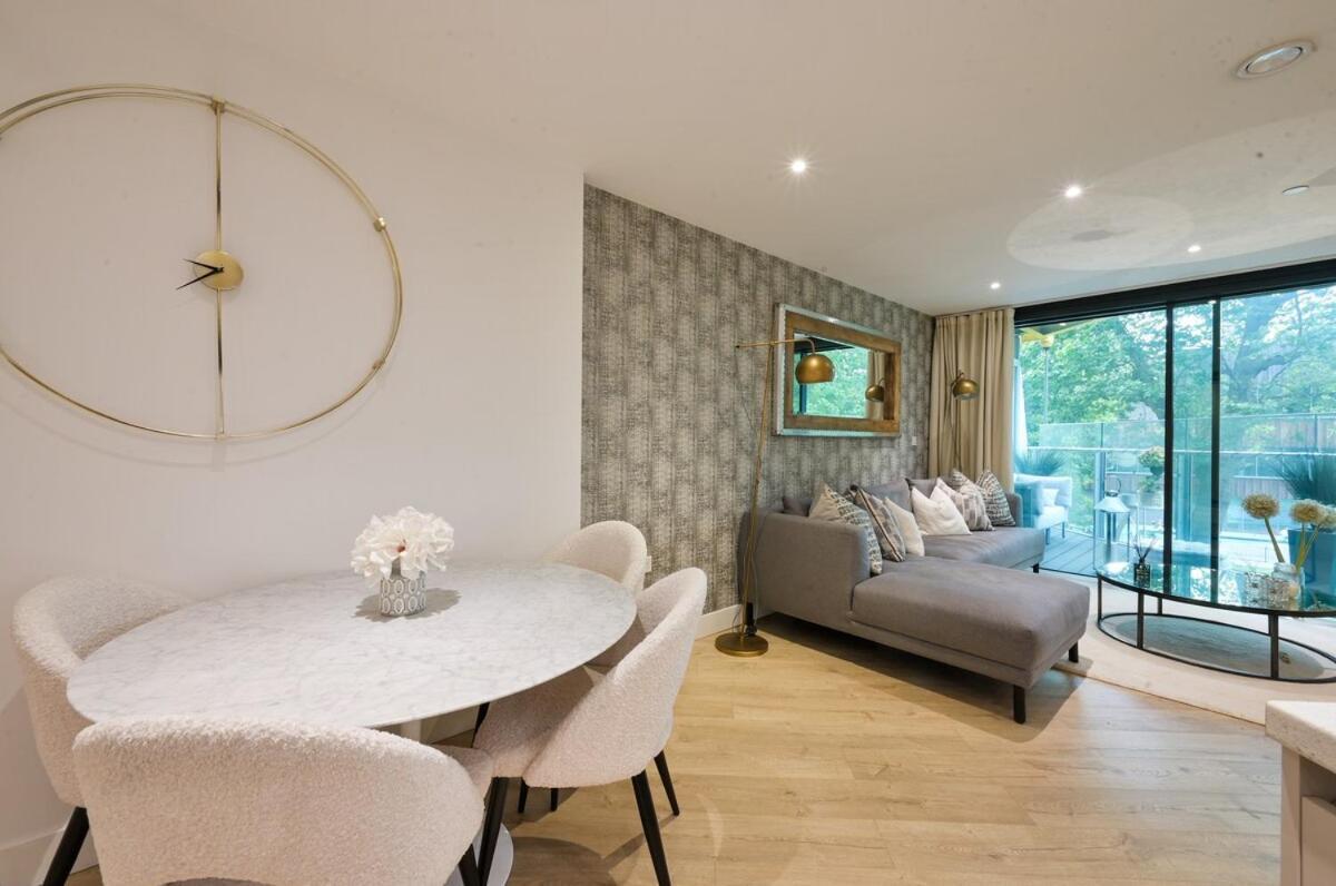 Apartment Luxury Boutique Designer Apartment- Tube Access- Zone 1 *