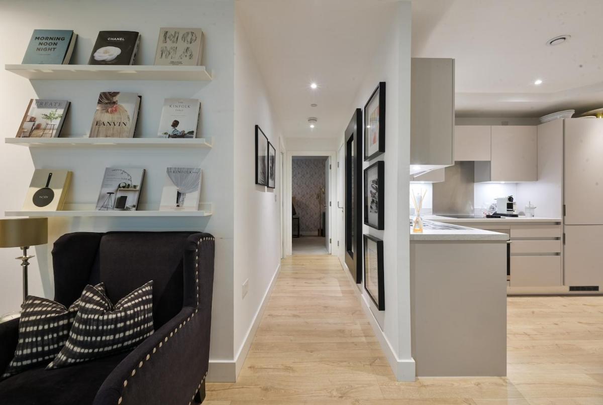 Luxury Boutique Designer Apartment- Tube Access- Zone 1 Apartment London