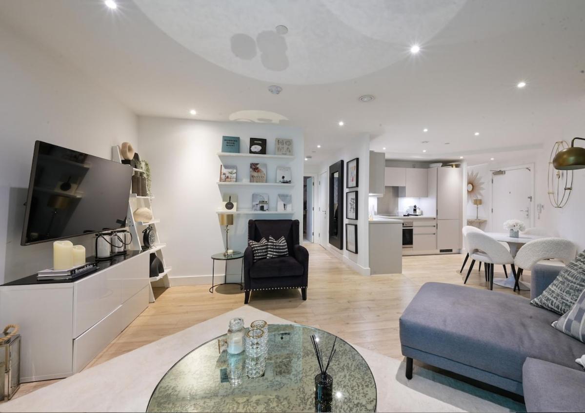 Luxury Boutique Designer Apartment- Tube Access- Zone 1 London