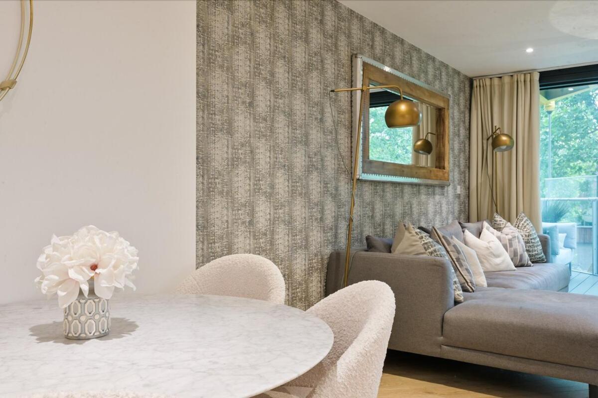 Luxury Boutique Designer Apartment- Tube Access- Zone 1 Apartment