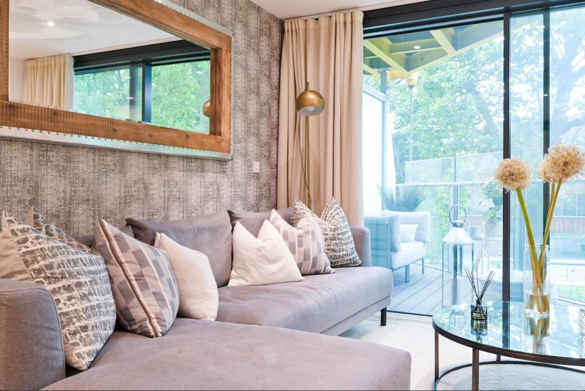 Luxury Boutique Designer Apartment- Tube Access- Zone 1 * London