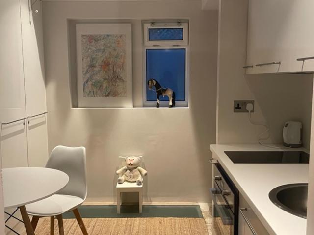 Modern Self-contained Ground And Basement Londres