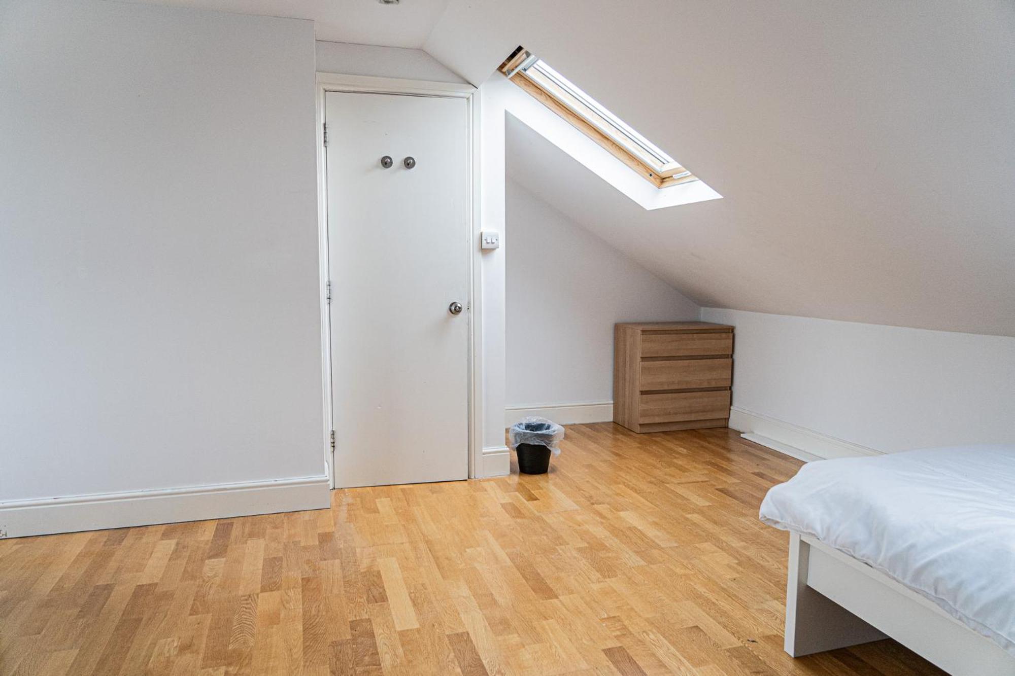 Spacious 2 Bedroom In Hackney Apartment London