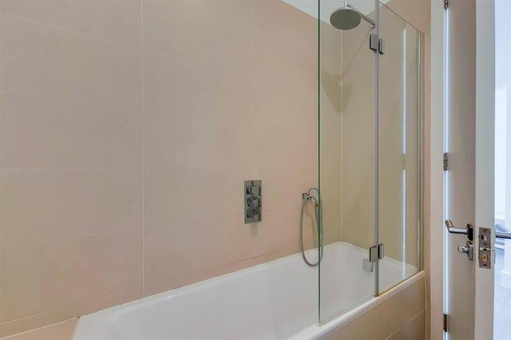 Bridgeman Road In King's Cross Apartment *