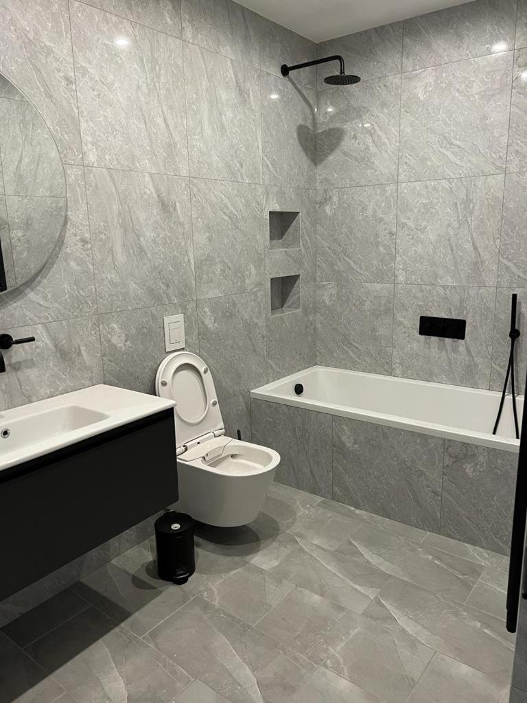 Apartment Gorgeous Newly Refurbished 2 Bedroom In London