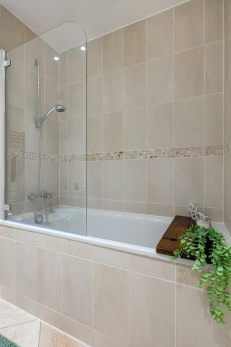 Holiday home *-* Beautiful Townhouse In *-* London