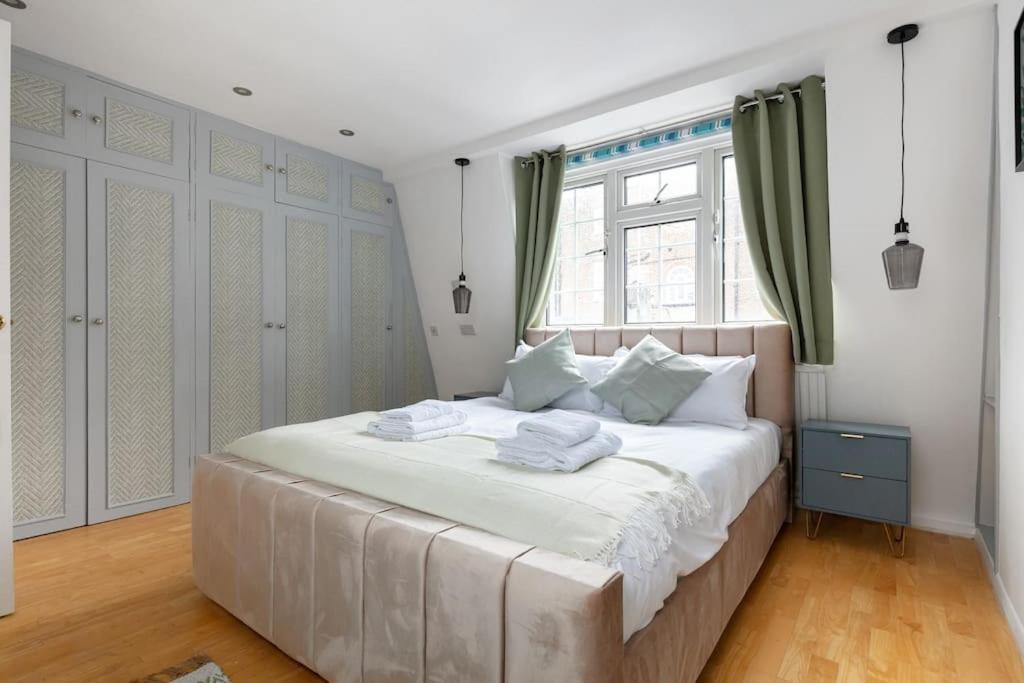 Holiday home *-* Beautiful Townhouse In *-* London
