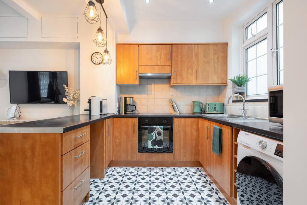 *-* Beautiful Townhouse In *-* * London