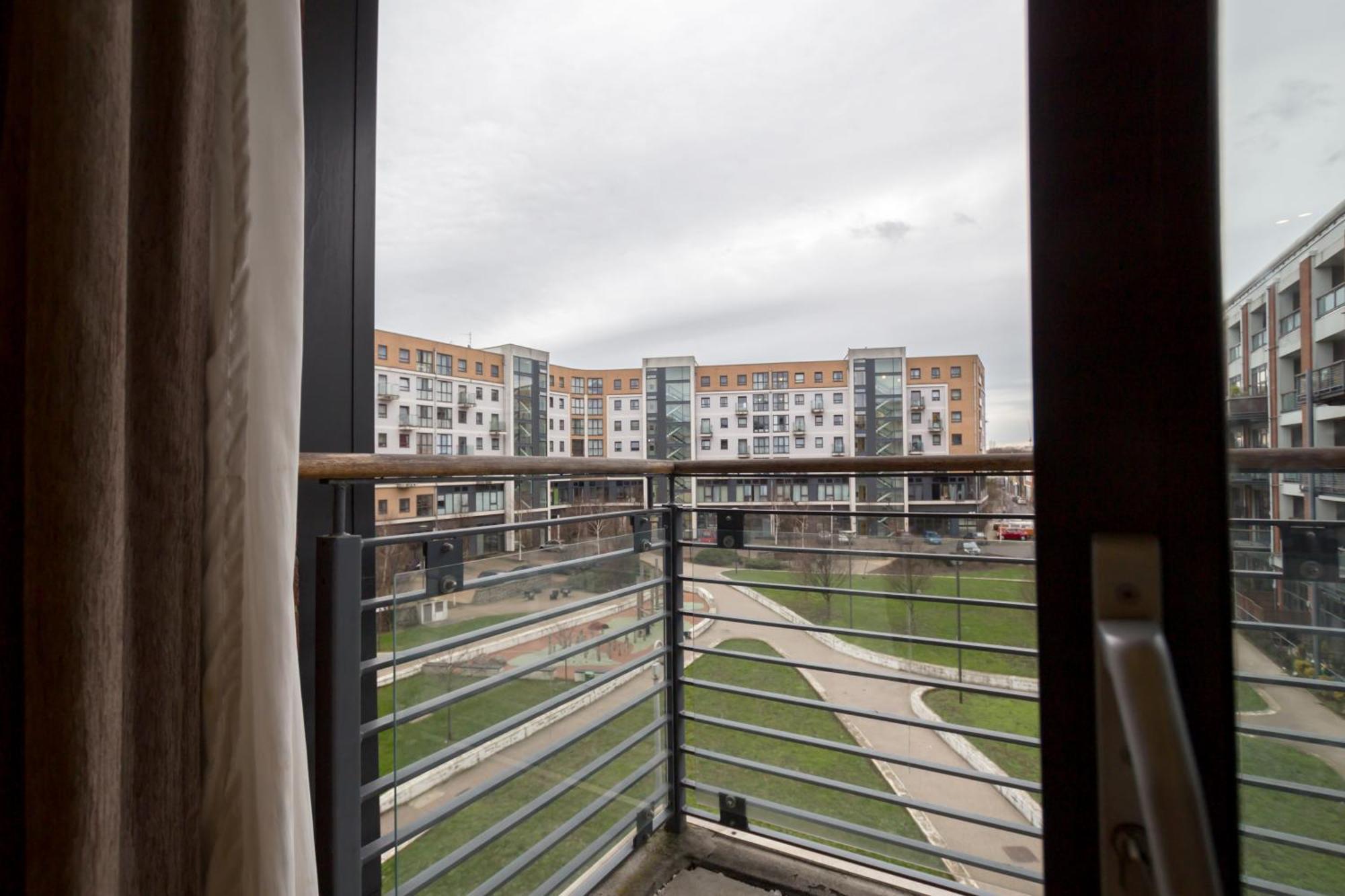 Splendid 2 Bdr With Panoramic View, Acton Appartement Londen