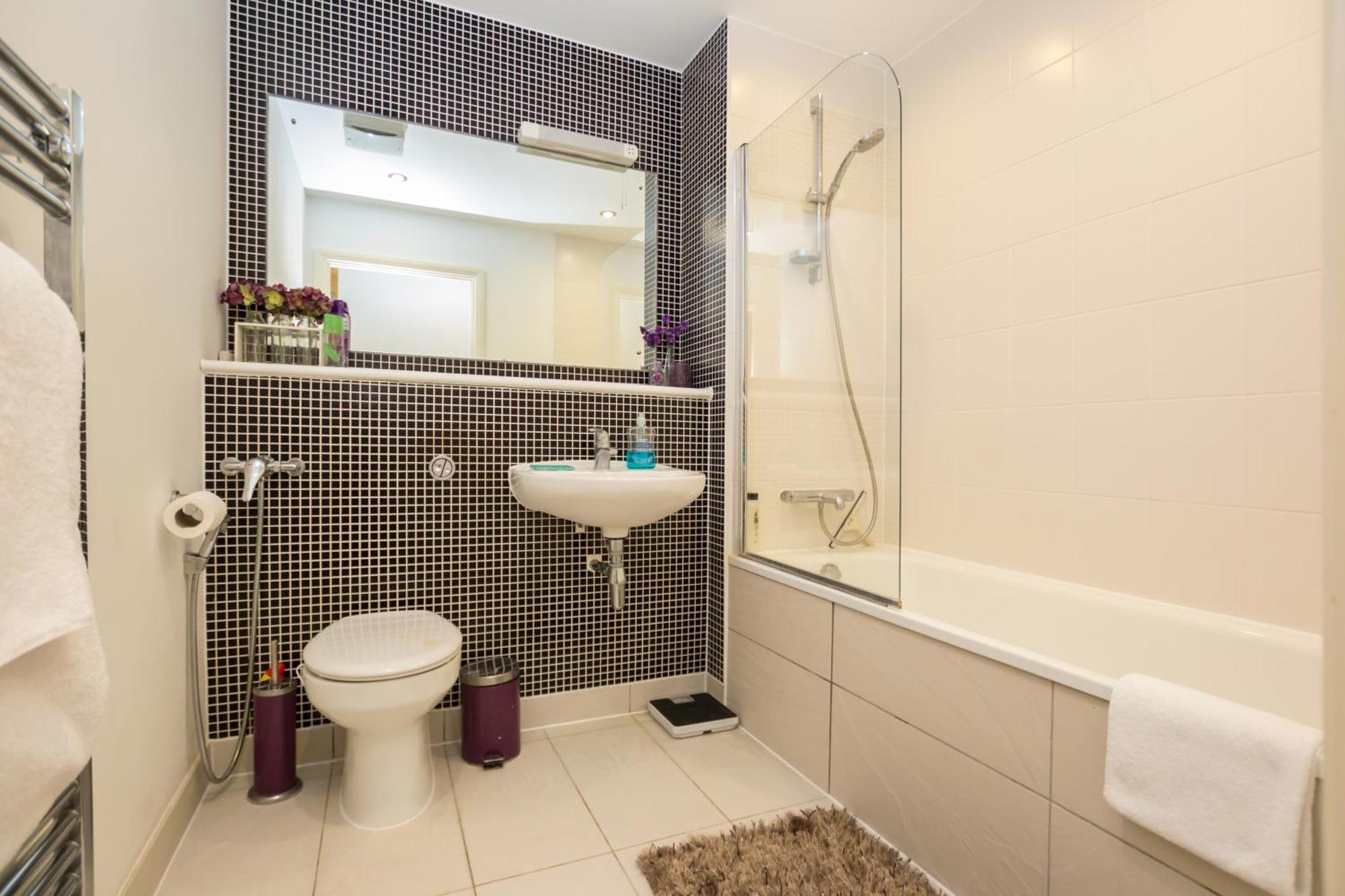 Splendid 2 Bdr With Panoramic View, Acton * Londen