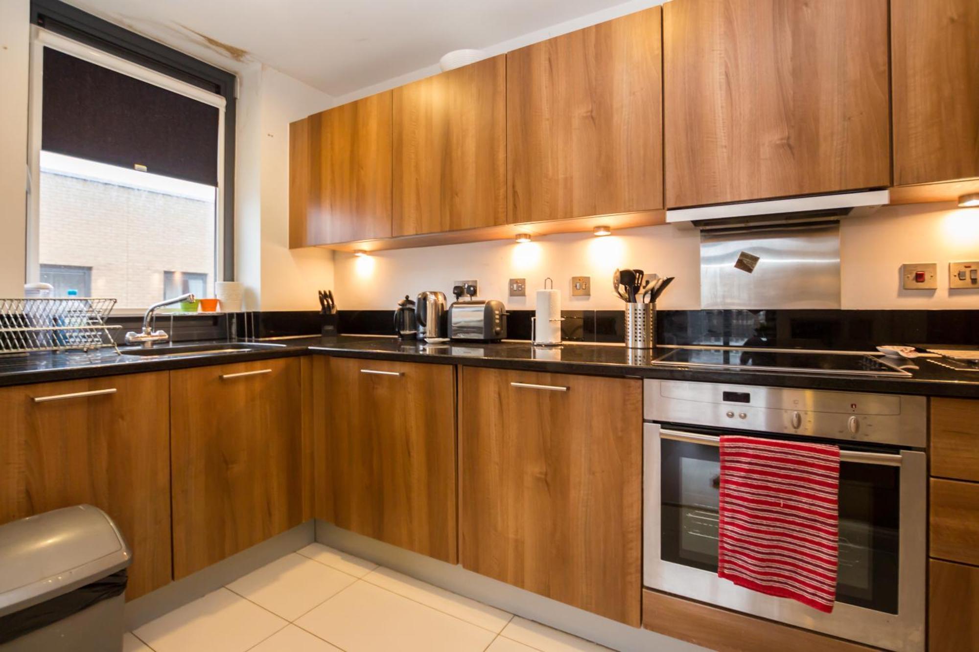 Splendid 2 Bdr With Panoramic View, Acton * Londen