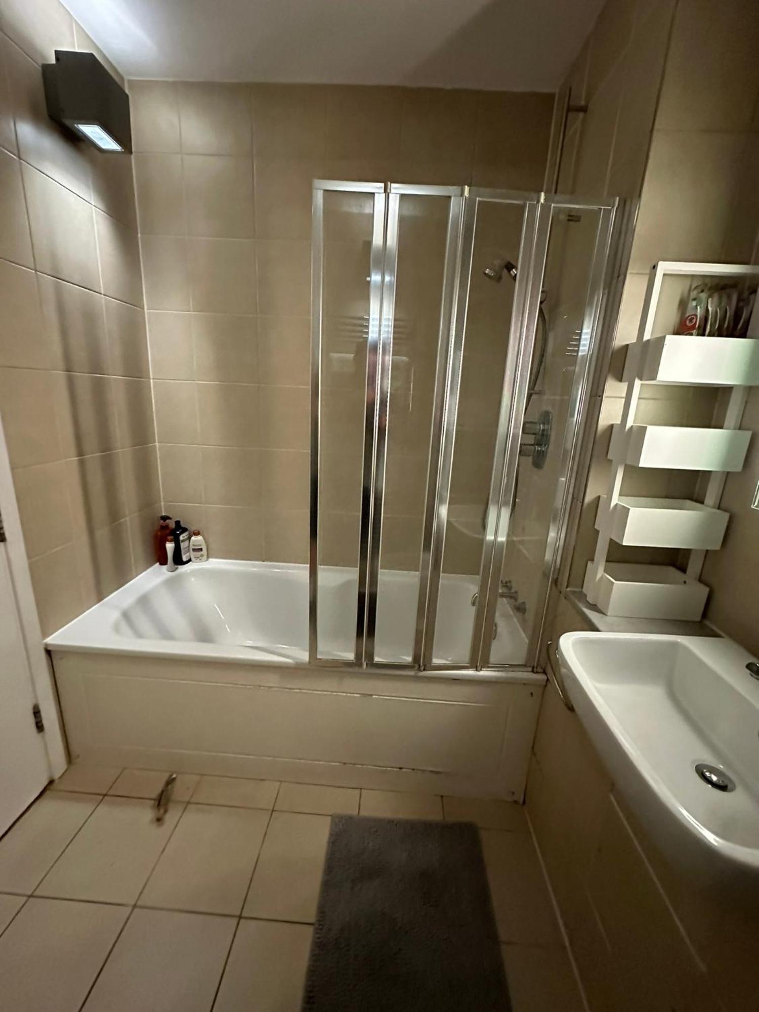 Apartment Double Bedroom With Shared Bathroom Stunning Location