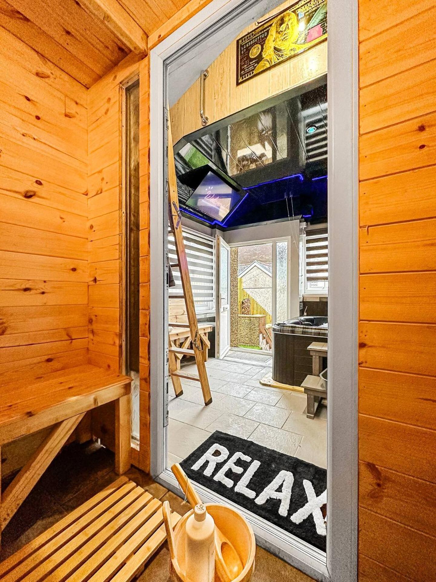 Apartment Special Spa-partment Whot Tub,sauna,lounge-maerdy London