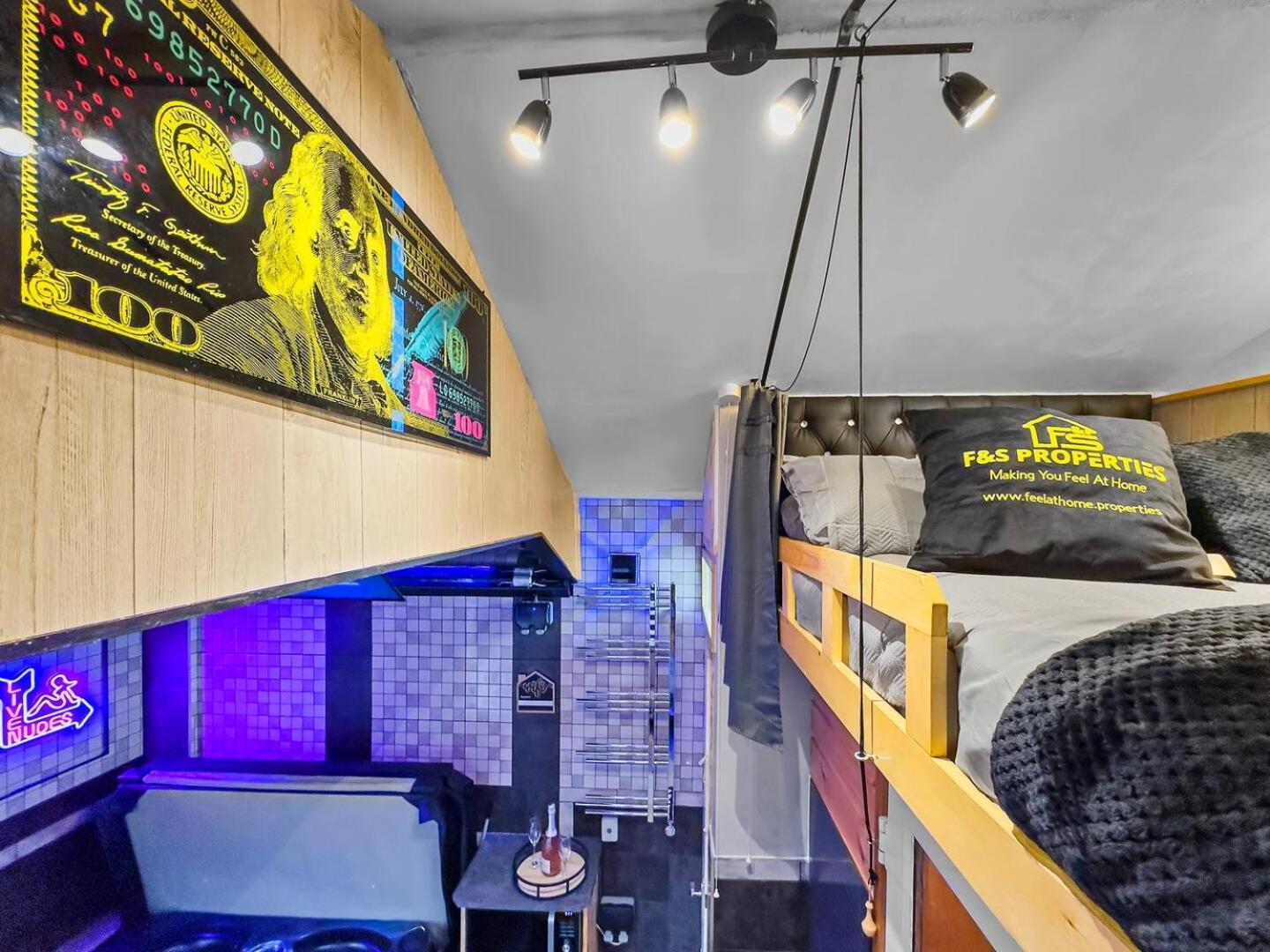 Apartment Special Spa-partment Whot Tub,sauna,lounge-maerdy London