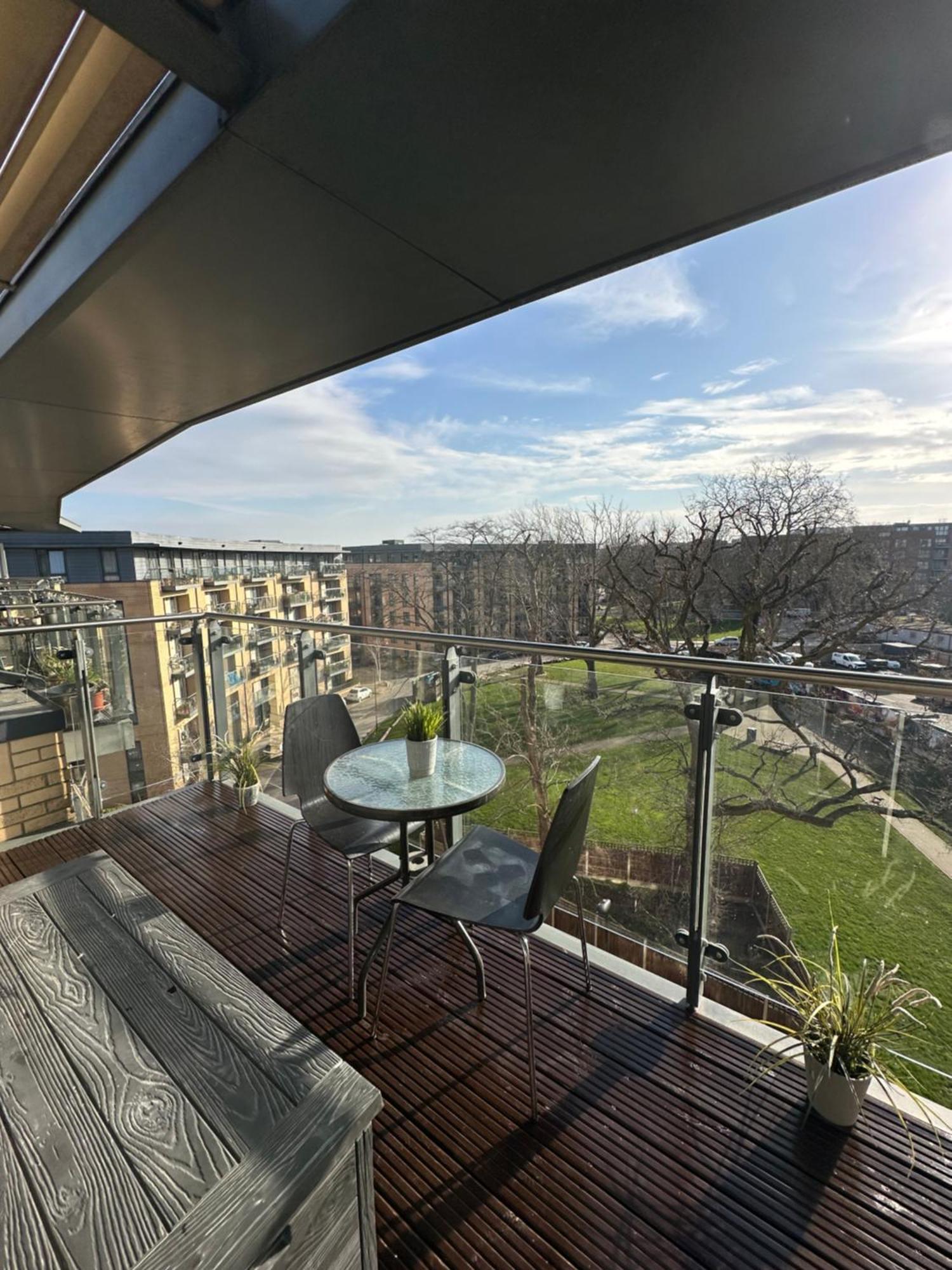 Apartment Lovely 2-bed In London