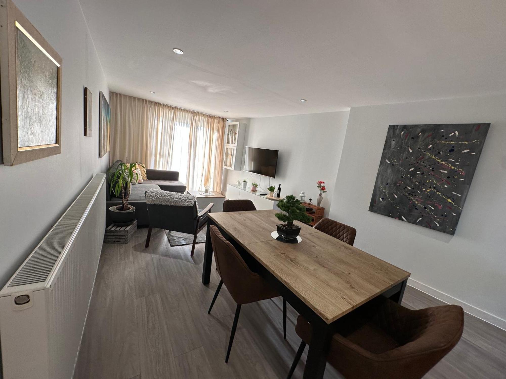 Apartment Lovely 2-bed In London