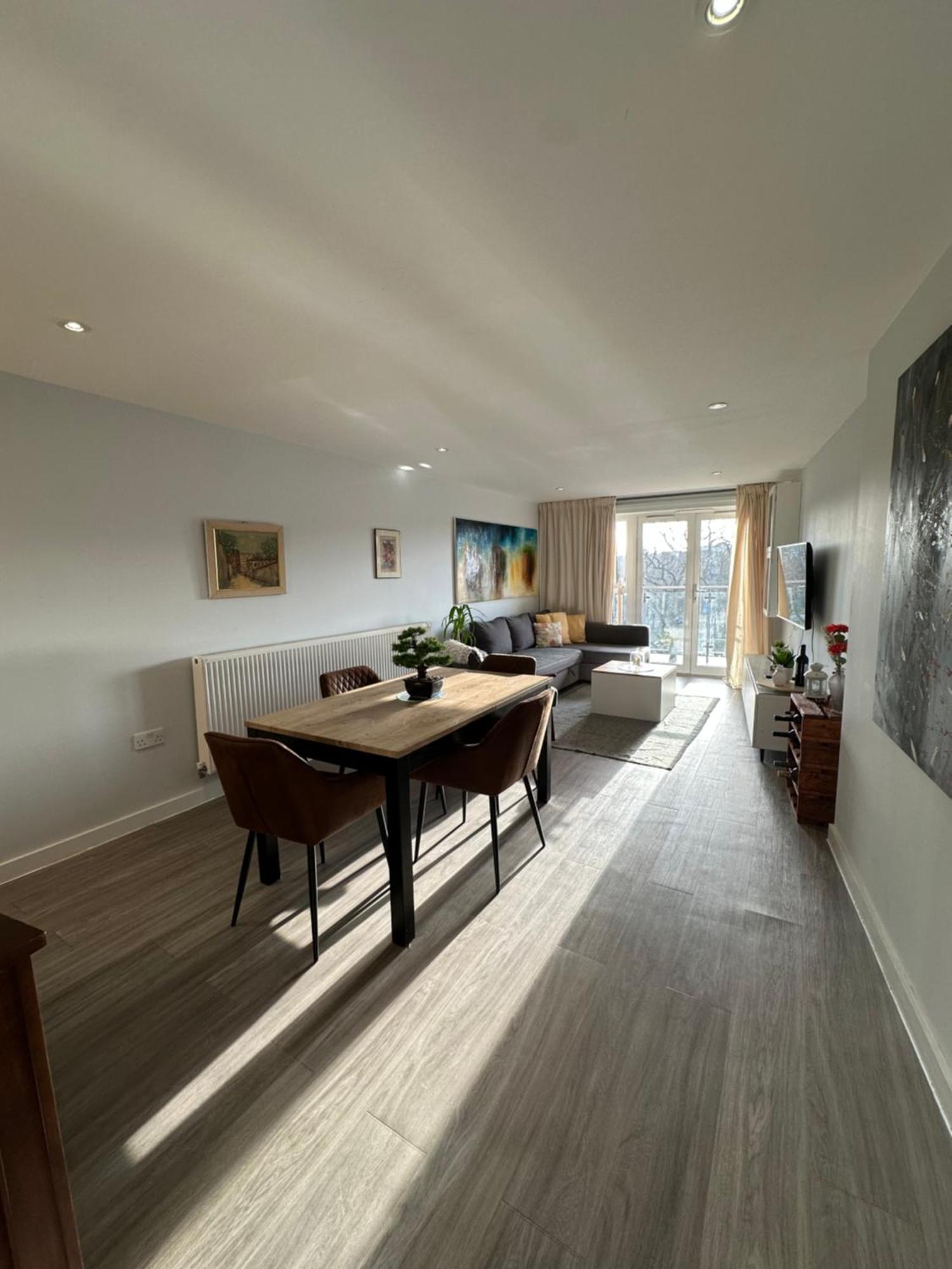 Apartment Lovely 2-bed In London