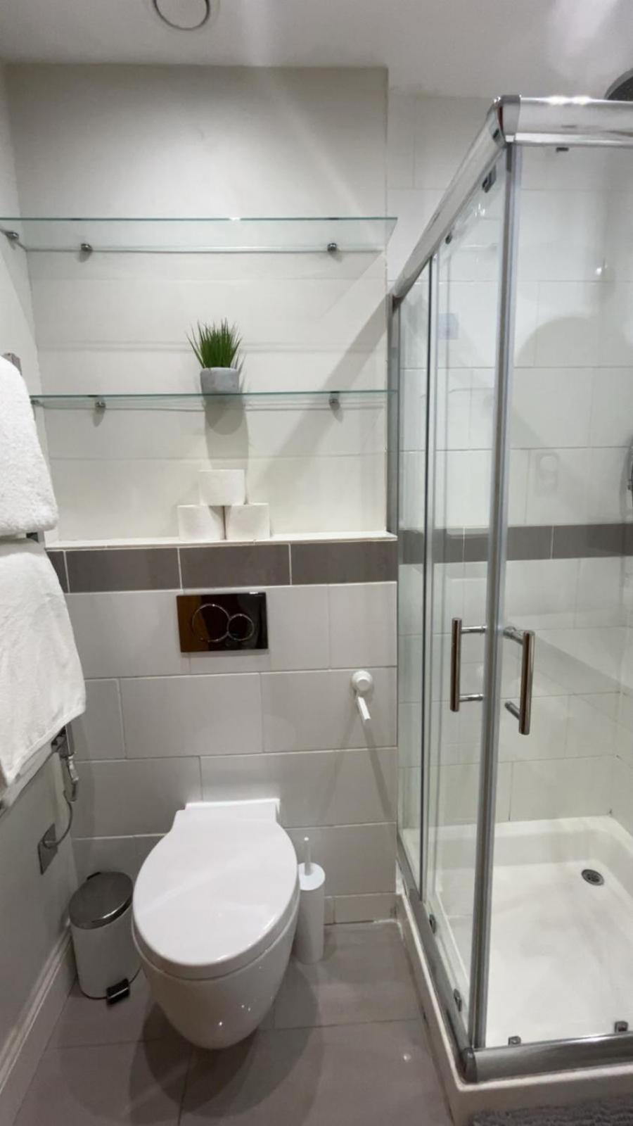 Kensington - Mezzanie Stylish Flat *