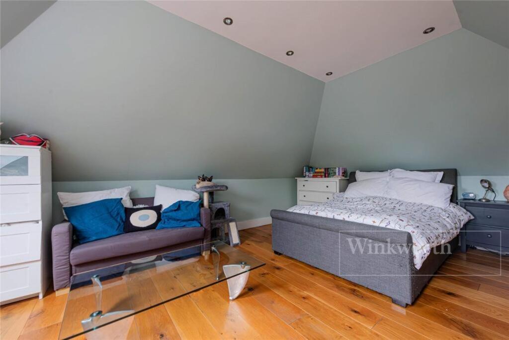 Mve Holiday home London