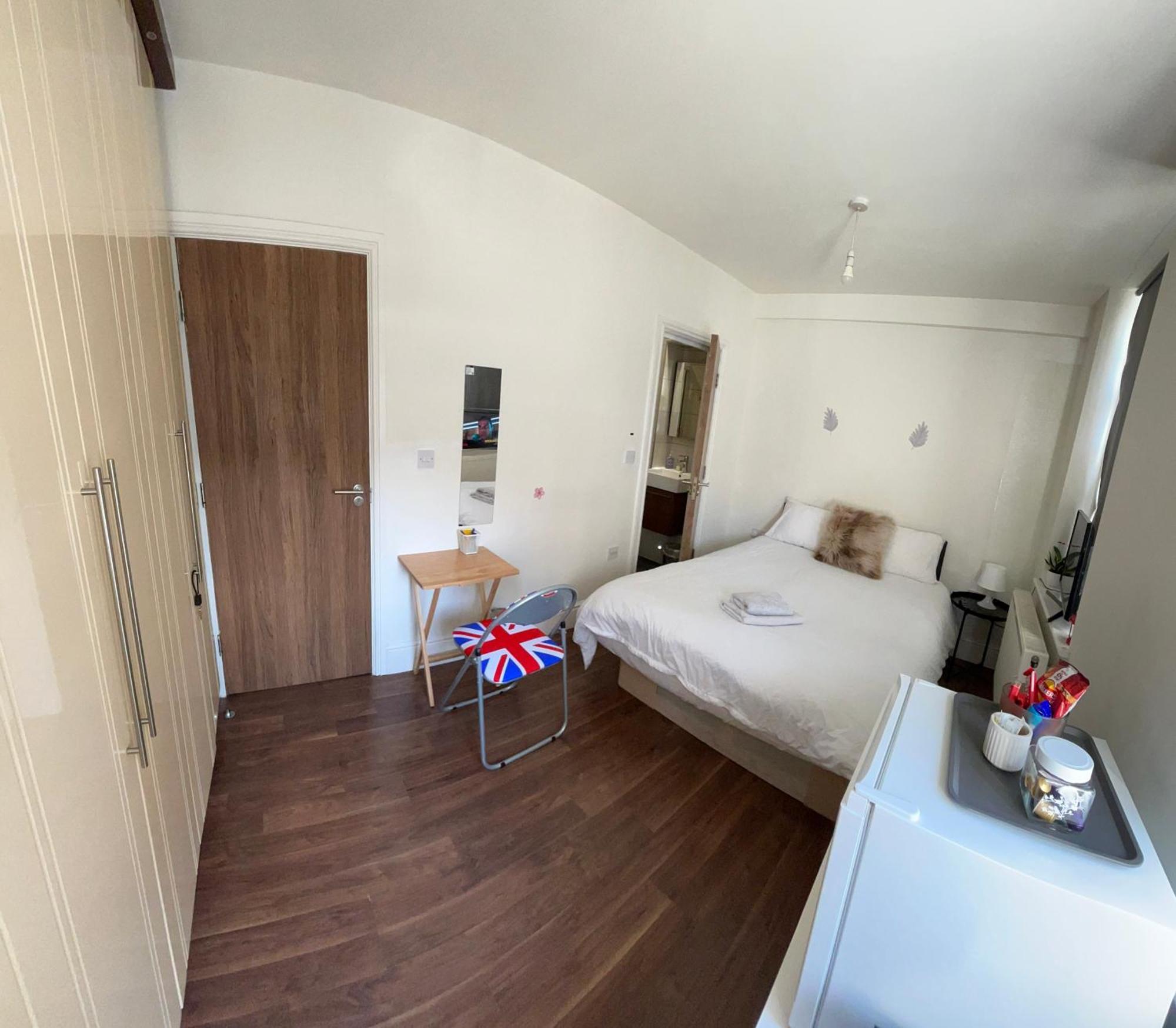 Apartment W12 Ensuite London