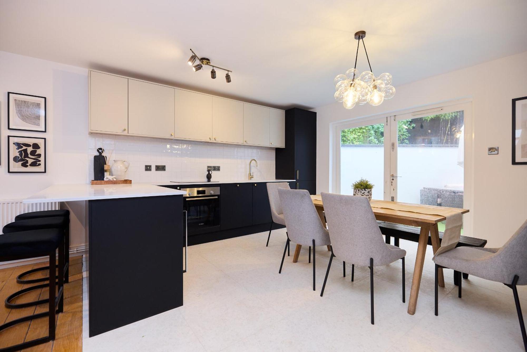 Apartment The Violet Hill Haven - 3bdr With Garden London