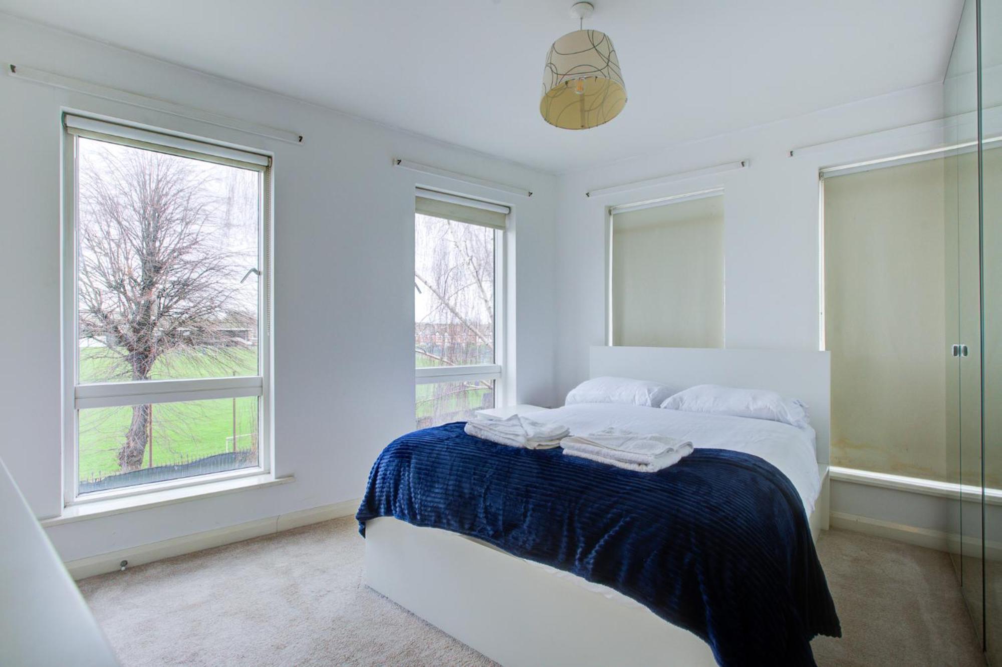 2 Bedroom Flat Near Westfield, Hospital, Stadium & Uni Apartamento