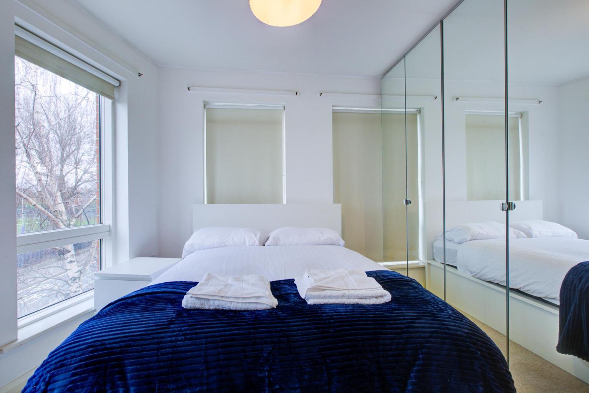 2 Bedroom Flat Near Westfield, Hospital, Stadium & Uni Apartamento *