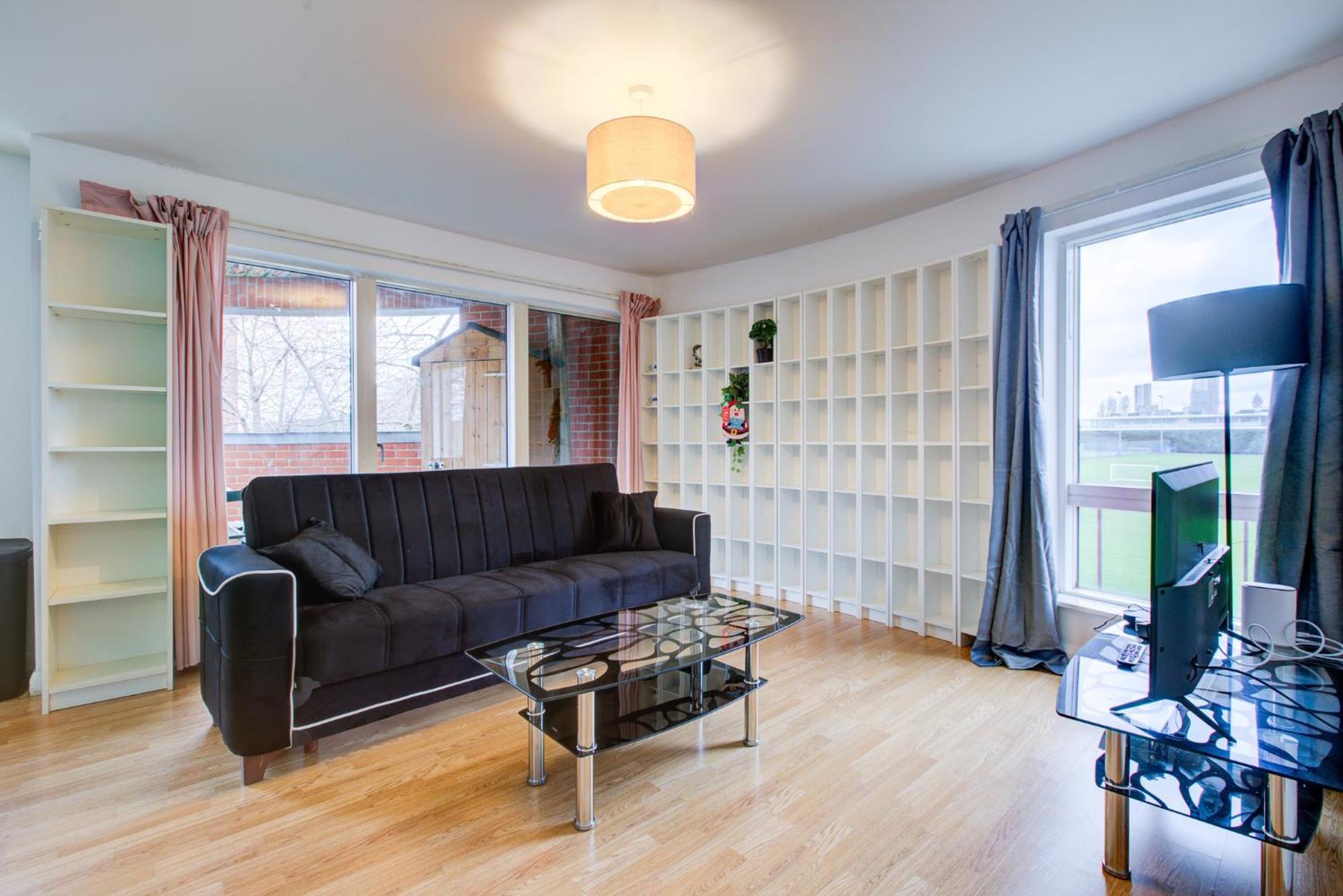 2 Bedroom Flat Near Westfield, Hospital, Stadium & Uni Apartamento