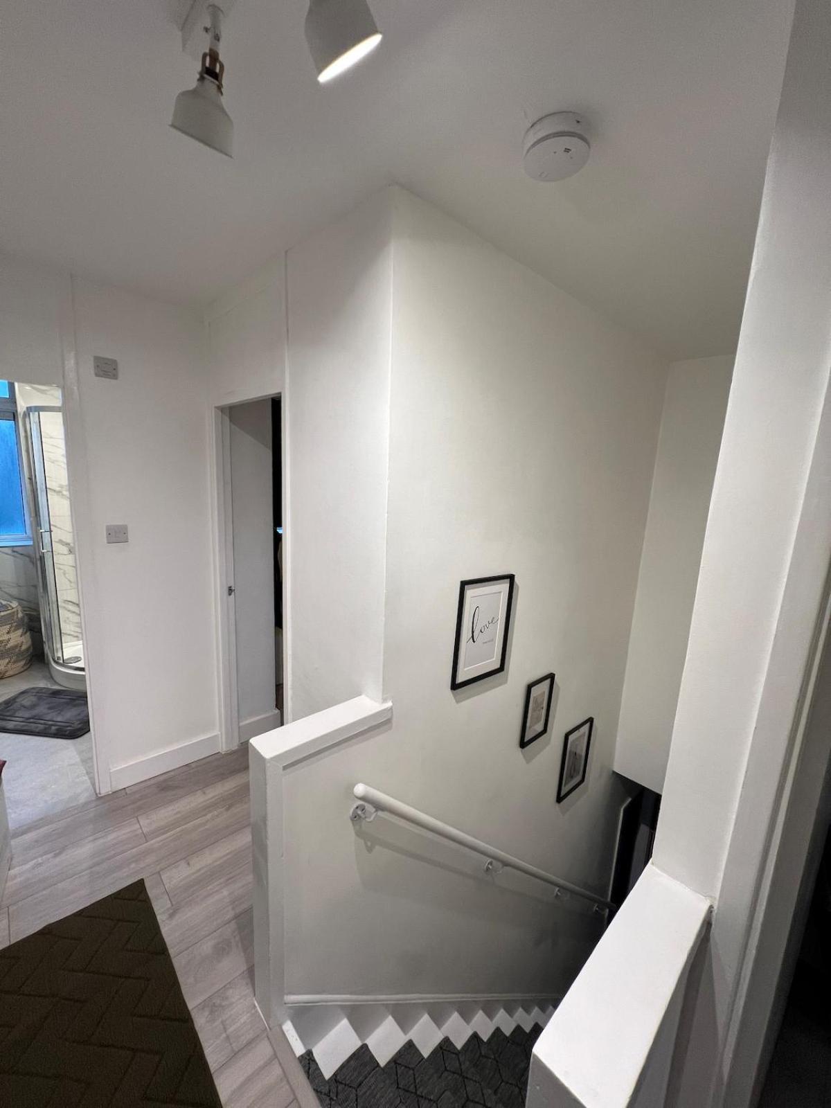 Amazing Location 2 Bed Swiss * London