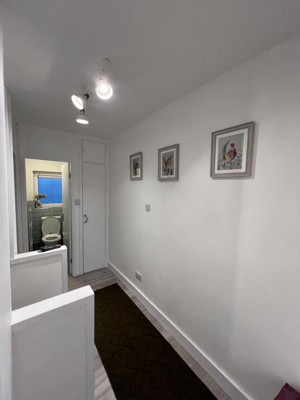Amazing Location 2 Bed Swiss Apartment London