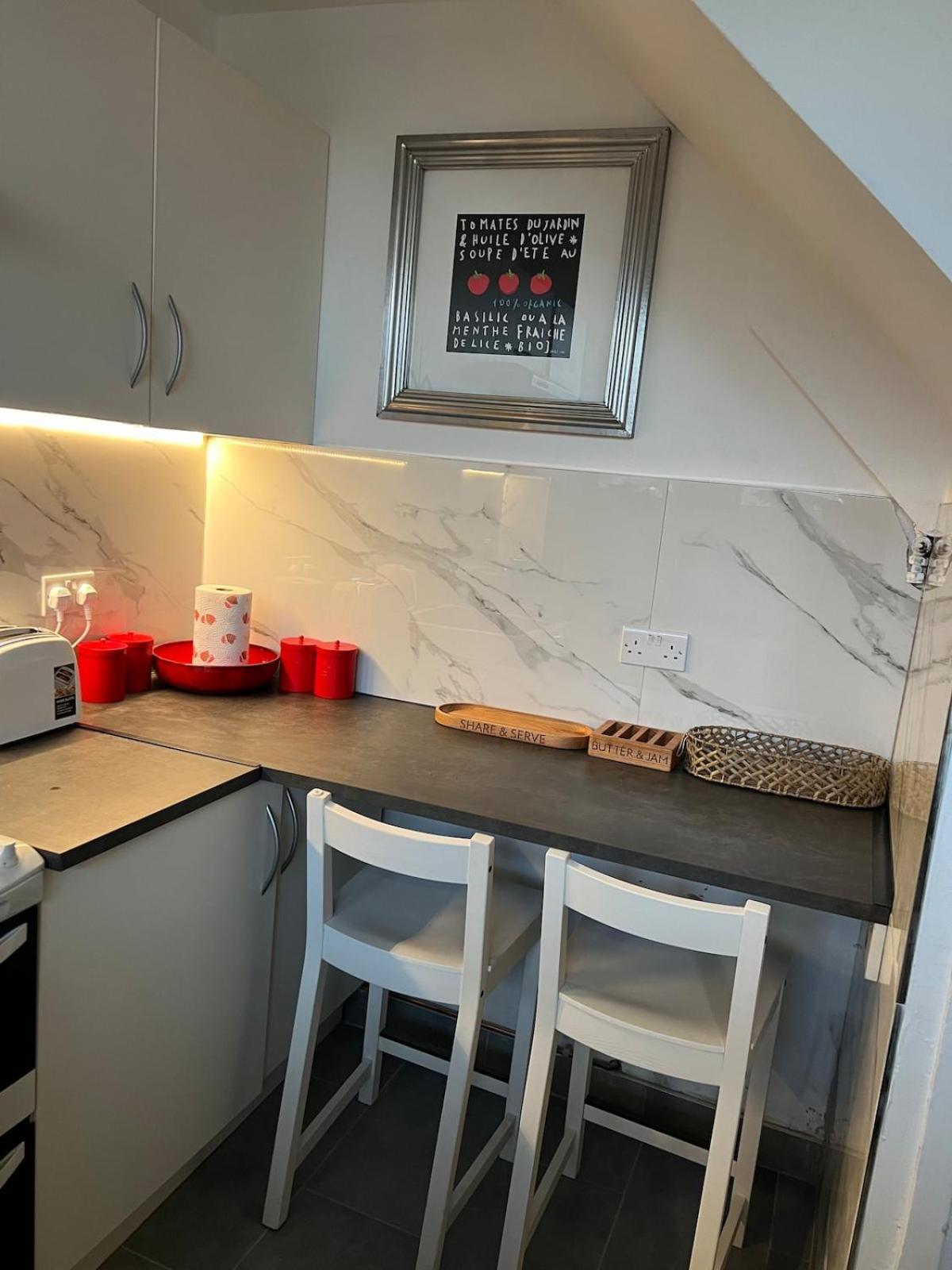 Amazing Location 2 Bed Swiss * London
