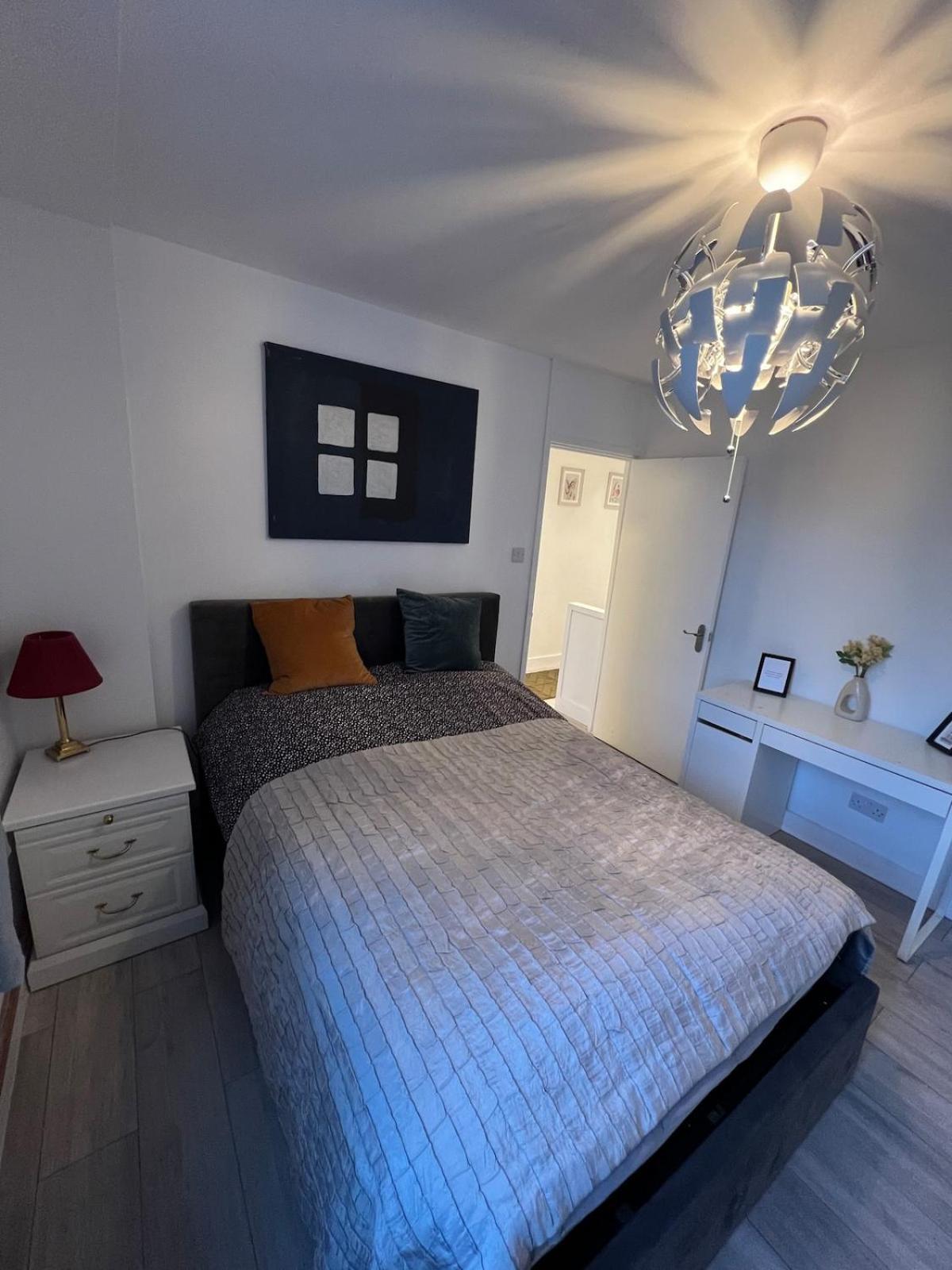 Amazing Location 2 Bed Swiss London