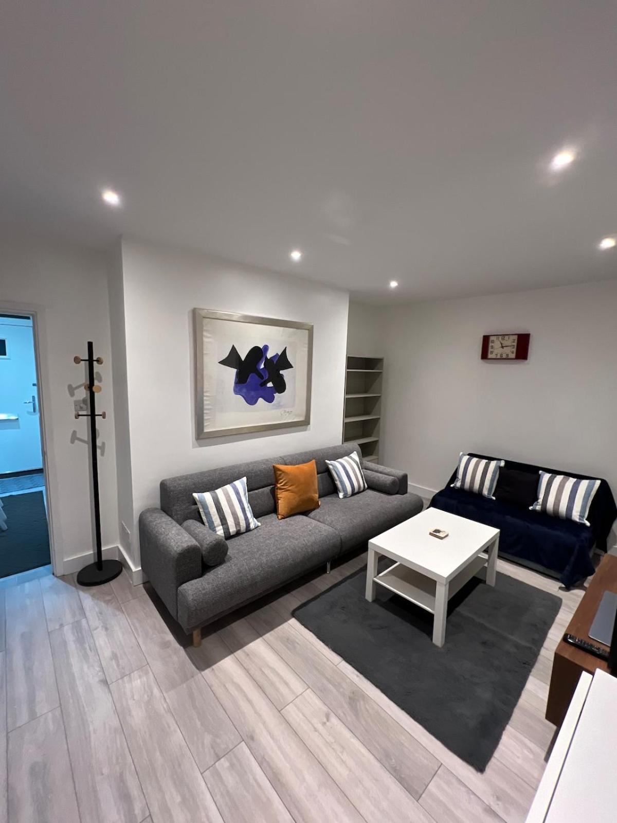 Amazing Location 2 Bed Swiss Apartment