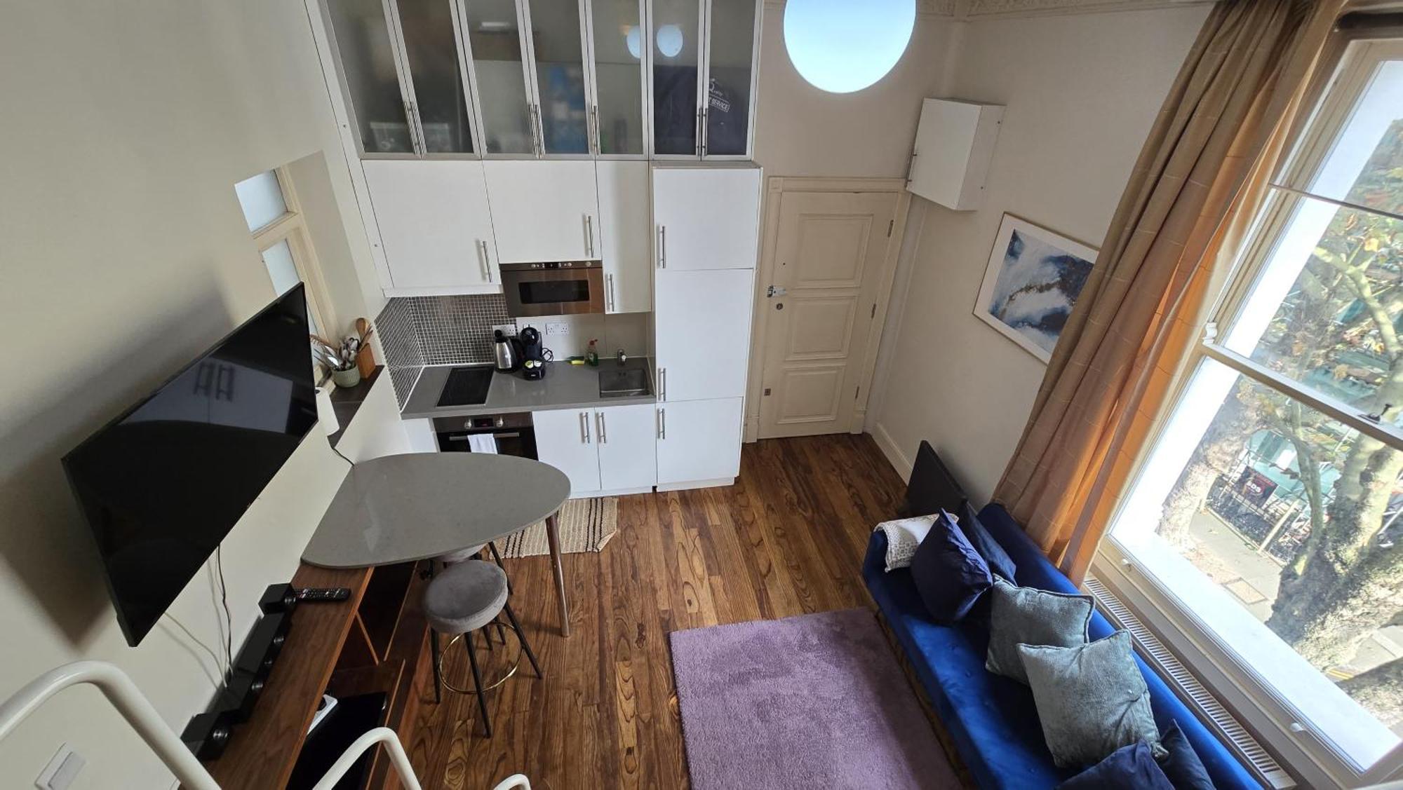Charming In Notting Hill Apartment