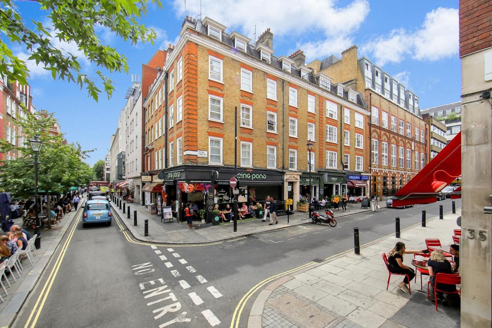 Stylish Flat Steps From Oxford Street! Appartement Londen
